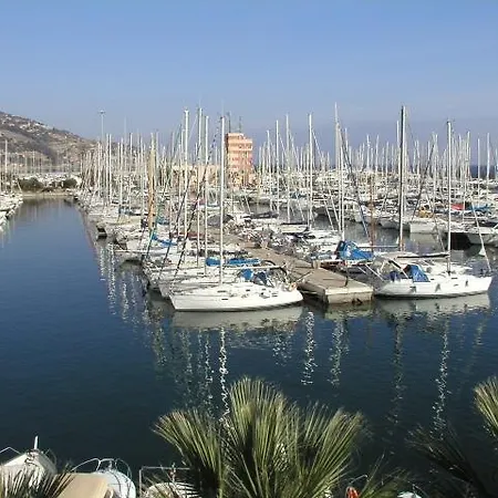 Aparthotel Aregai Riva Ligure
